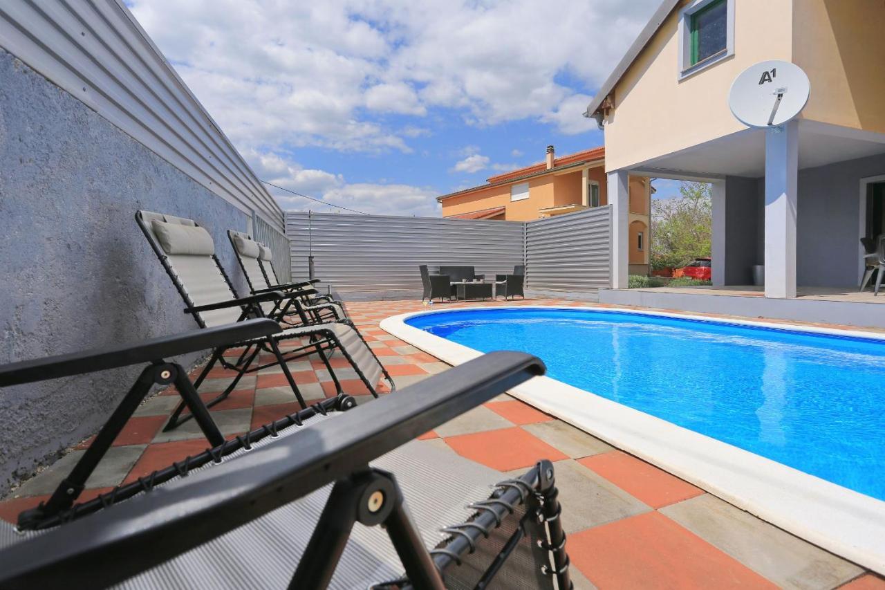 Holiday Home Lucija Sveti Filip i Jakov Exteriör bild