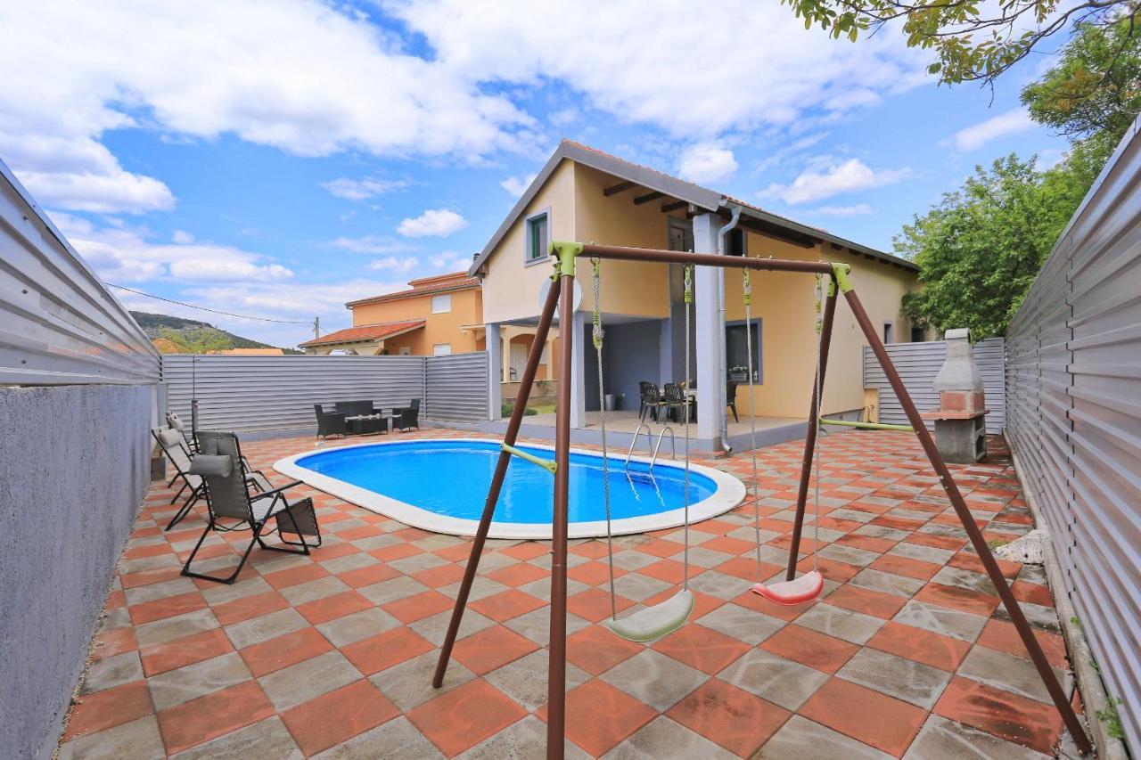 Holiday Home Lucija Sveti Filip i Jakov Exteriör bild