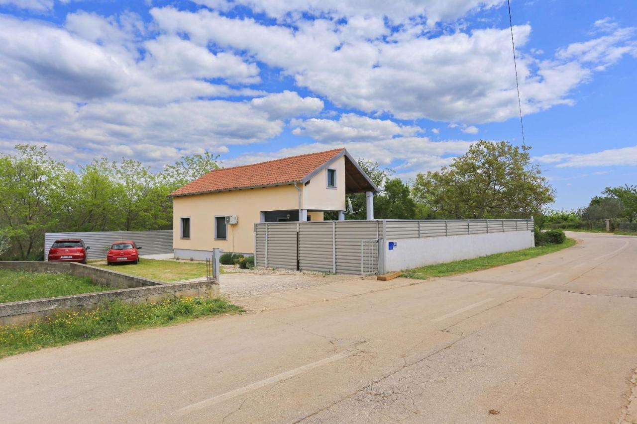 Holiday Home Lucija Sveti Filip i Jakov Exteriör bild