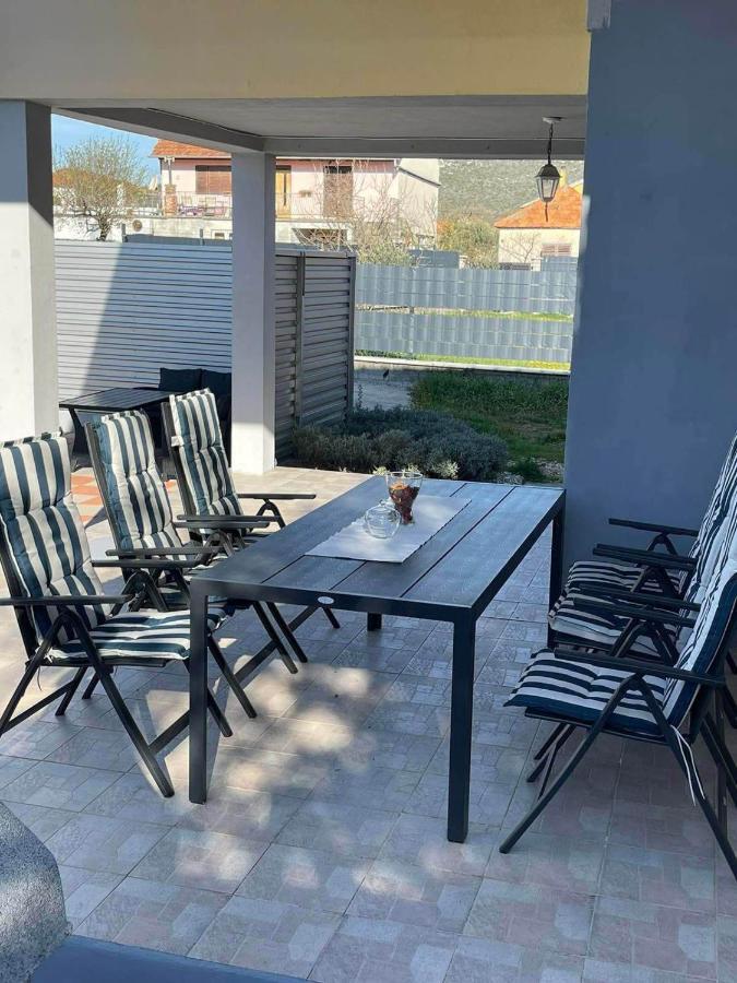 Holiday Home Lucija Sveti Filip i Jakov Exteriör bild
